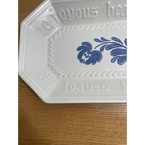 Pfaltzgraff Yorktowne Bread Plate A Joyous Heart Makes The Loaves Taste Better - Picture 2 of 7